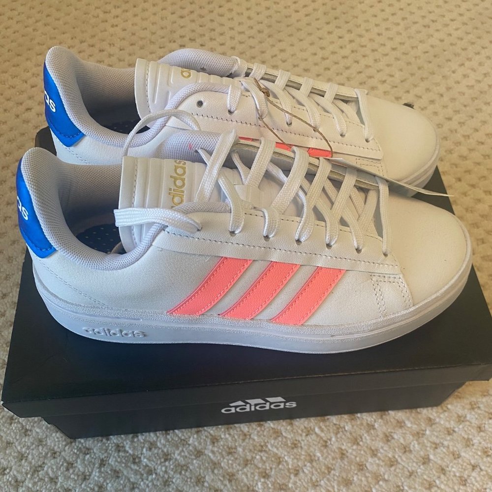 NEW IN BOX Adidas - Size 6 - Grand Court Alphas with Coral Stripes